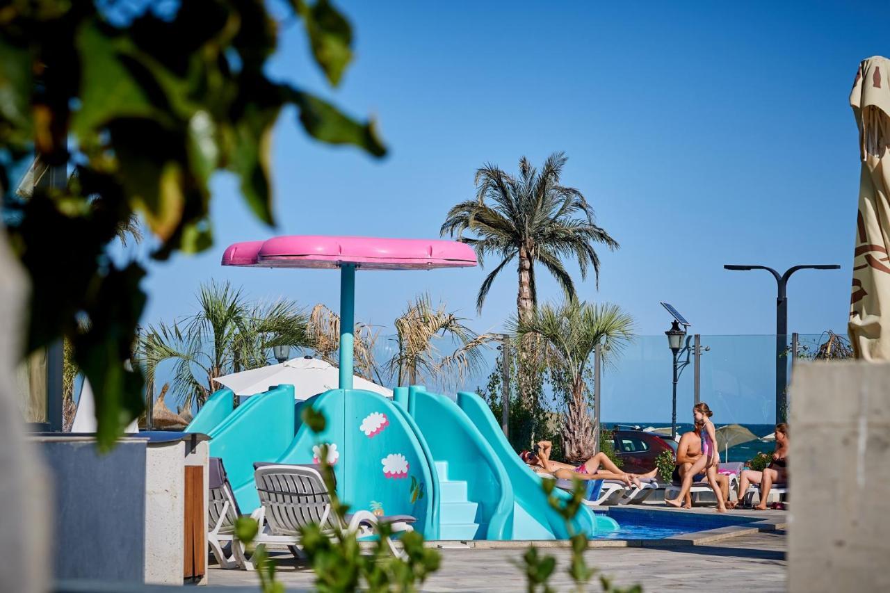 Glamour Red Apartment 22 In Spa Pool Resort Mamaia Dış mekan fotoğraf