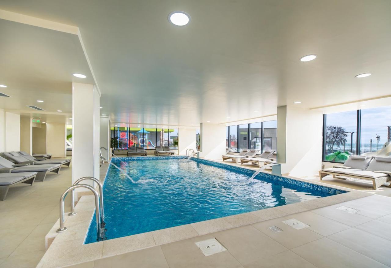 Glamour Red Apartment 22 In Spa Pool Resort Mamaia Dış mekan fotoğraf