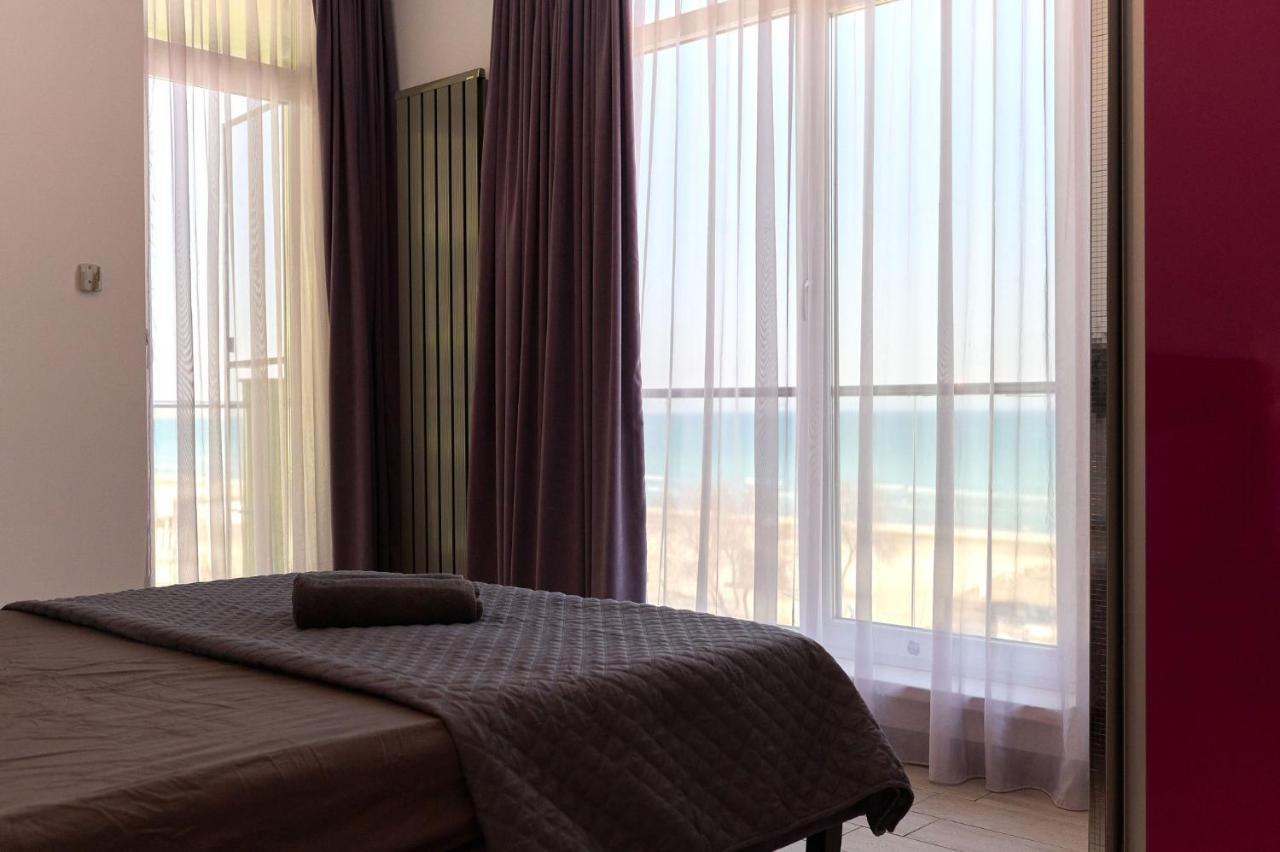 Glamour Red Apartment 22 In Spa Pool Resort Mamaia Dış mekan fotoğraf