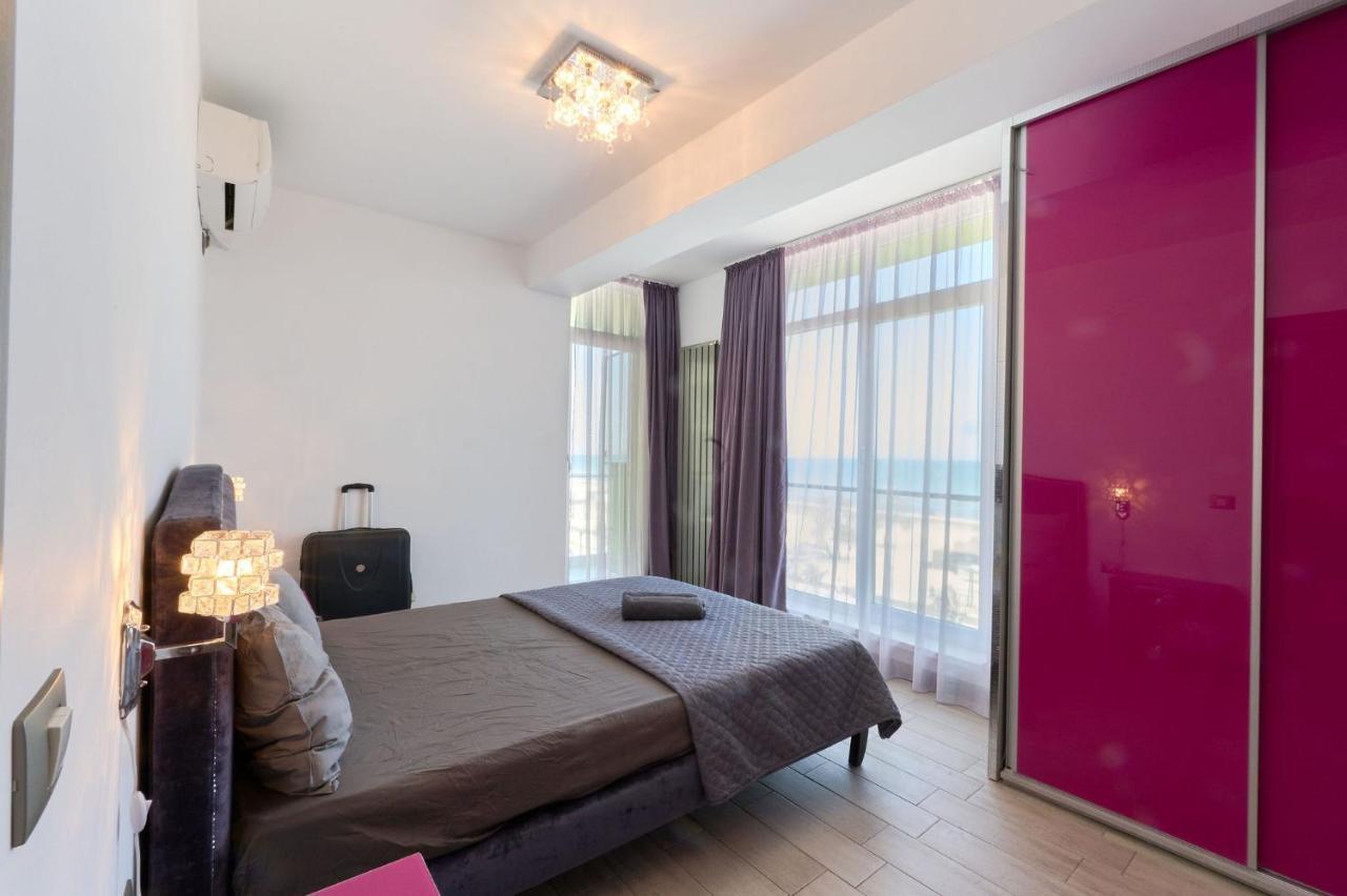 Glamour Red Apartment 22 In Spa Pool Resort Mamaia Dış mekan fotoğraf