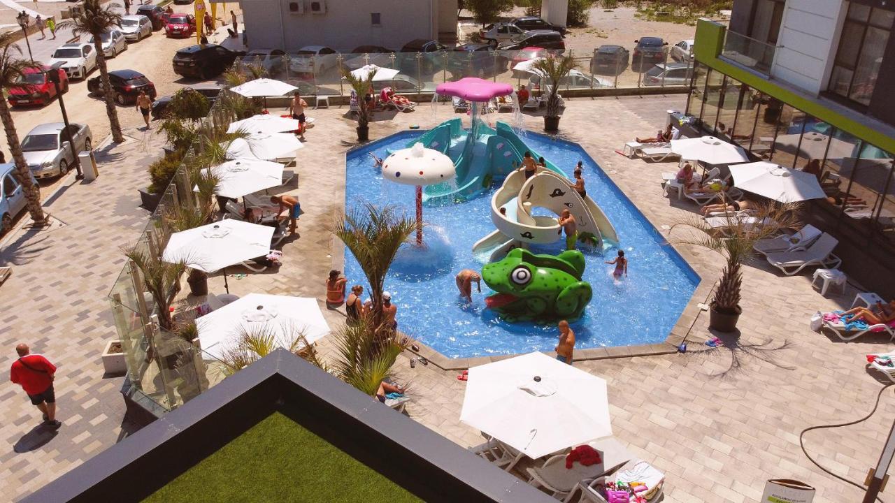 Glamour Red Apartment 22 In Spa Pool Resort Mamaia Dış mekan fotoğraf