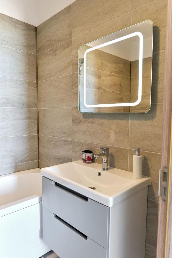 Glamour Red Apartment 22 In Spa Pool Resort Mamaia Dış mekan fotoğraf