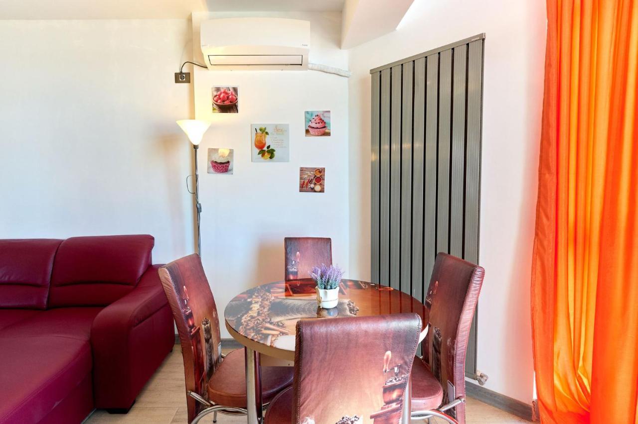 Glamour Red Apartment 22 In Spa Pool Resort Mamaia Dış mekan fotoğraf